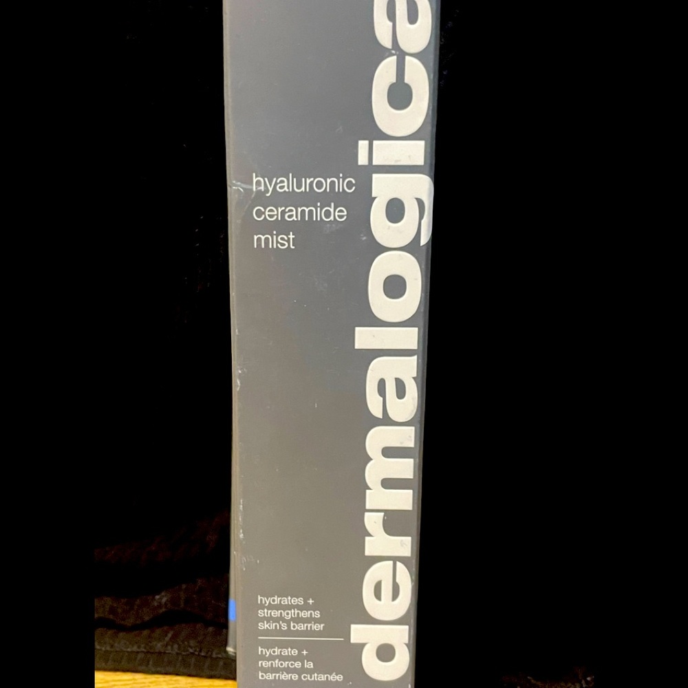 Hyaluronic ceramide mist